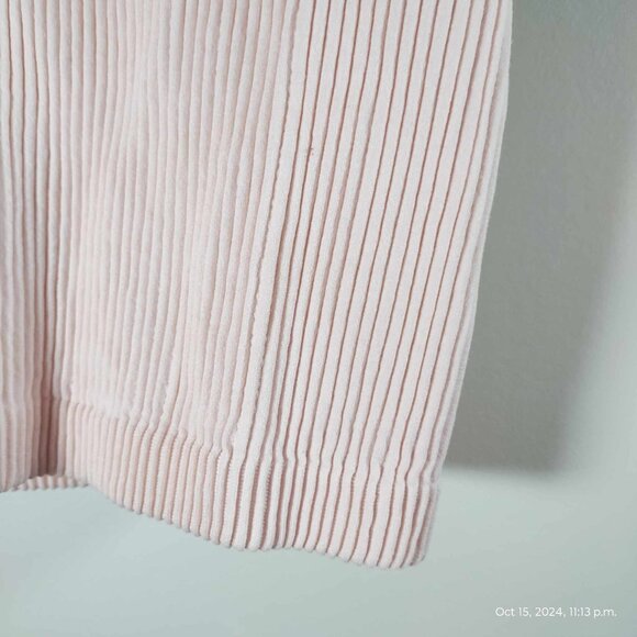 Light pink Rose and Vine Stretchy ribbed Vneck crop top flattering - Picture 7 of 7